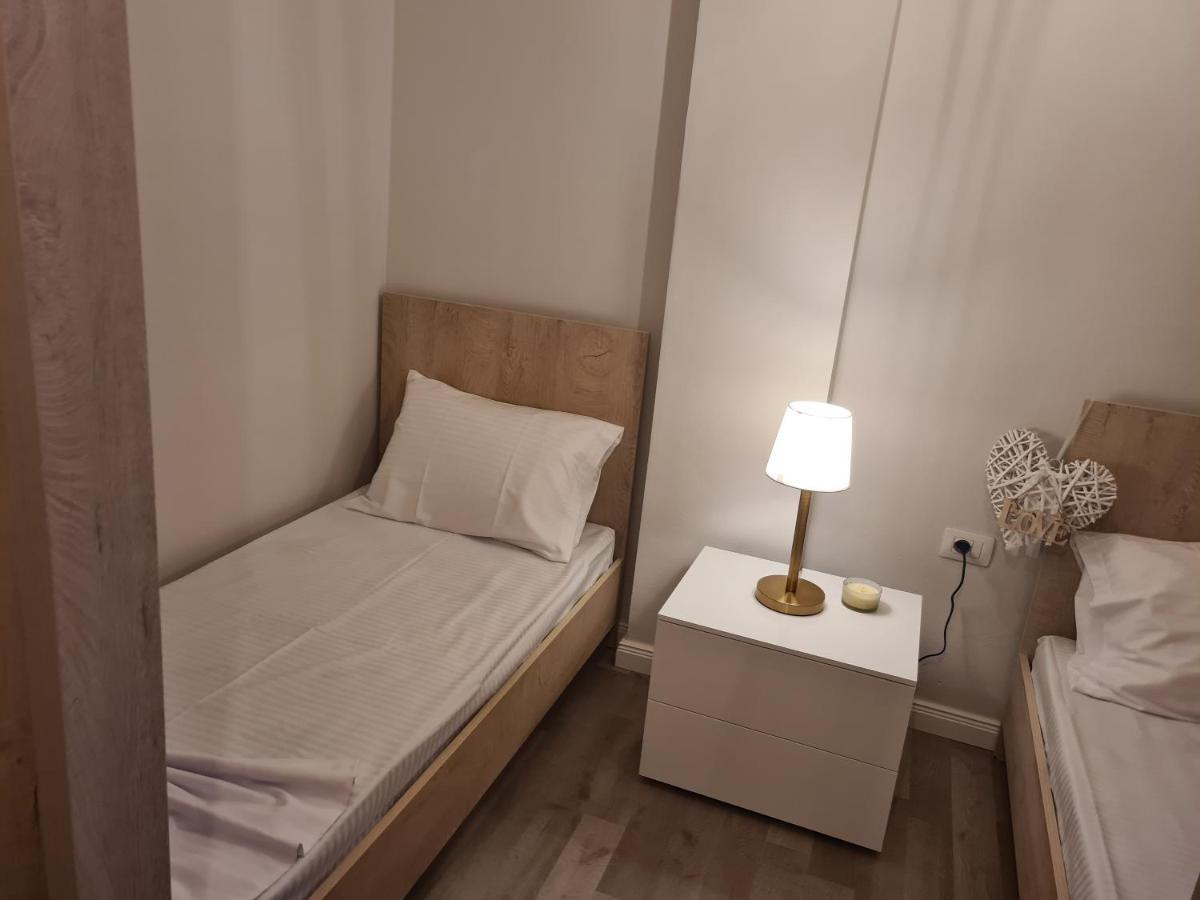 Old Beach Apartment Vlora Buitenkant foto